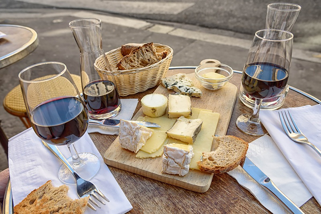 zeppelin-table-fromage-wine